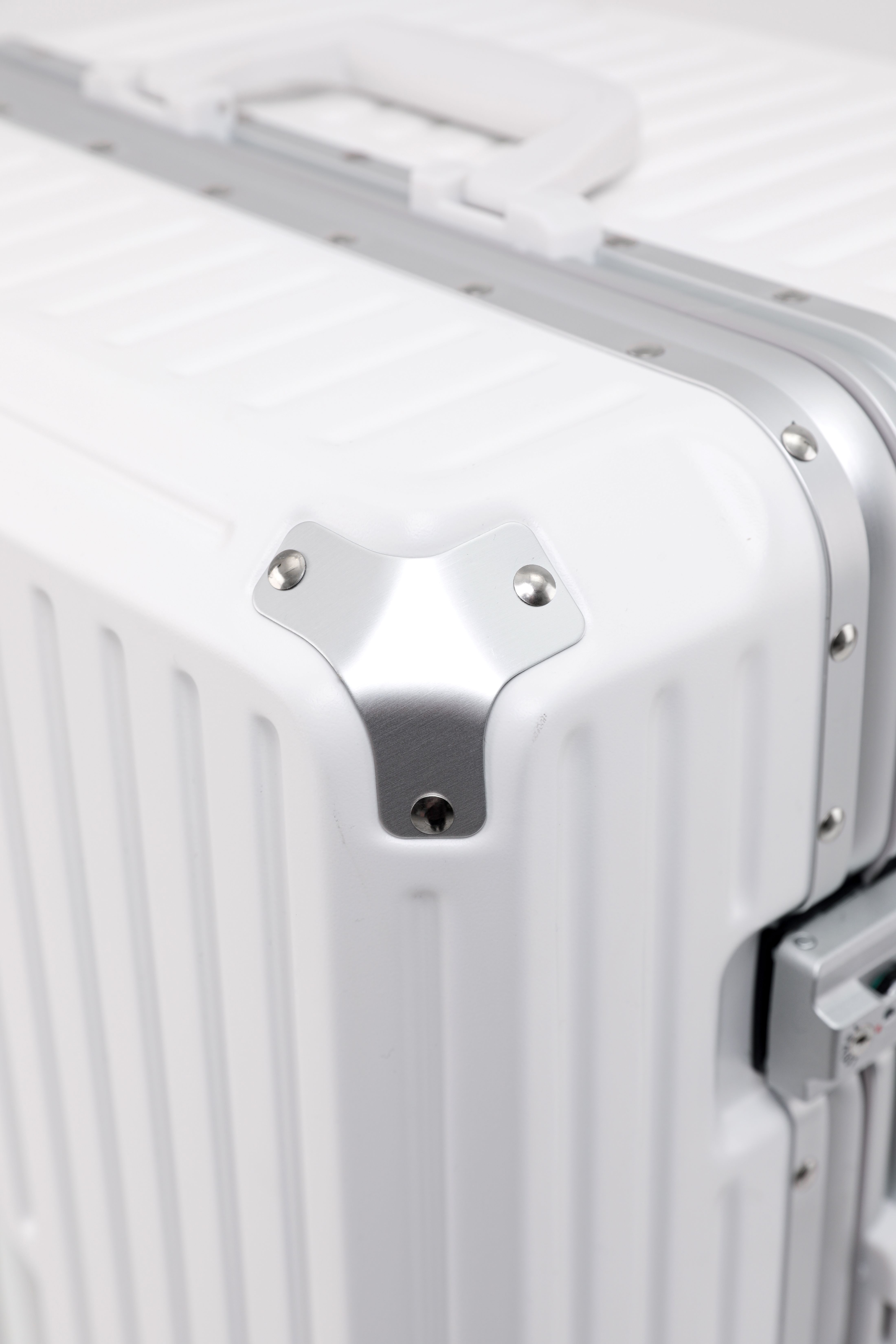 ABS ขนาดใหญ่กีฬายอดนิยมออกแบบกรอบอลูมิเนียมกระเป๋าเดินทาง trunk spinner ล้อและถ้วยผู้ถือกระเป๋าเดินทางชุด