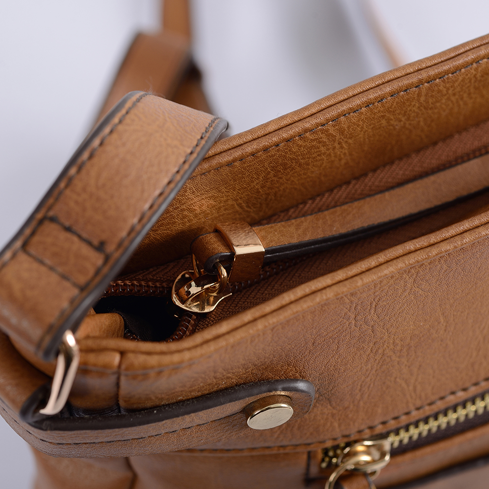 กระเป๋าสะพายข้าง unisex หนัง pu พร้อมกระเป๋าถือ crossbody คุณภาพสูง