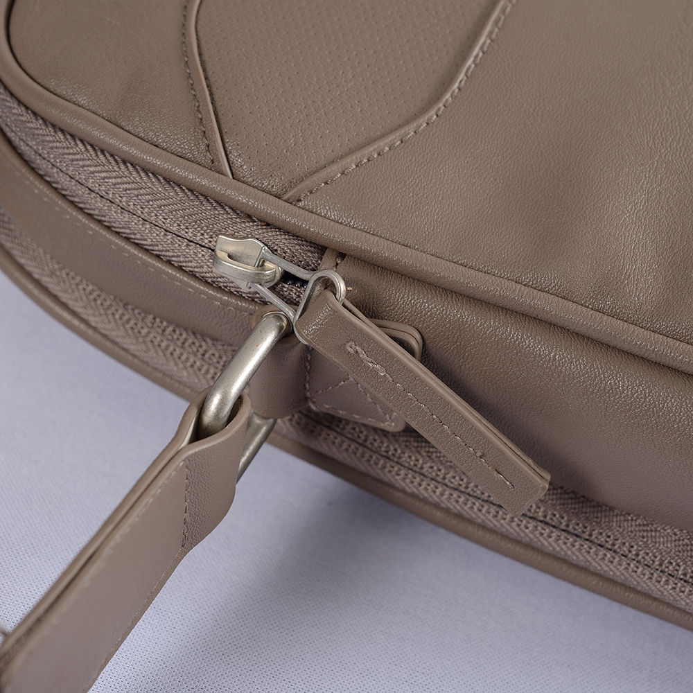 กระเป๋าหนัง PU สะพายไหล่เดียวแบบ unisex จากโรงงาน