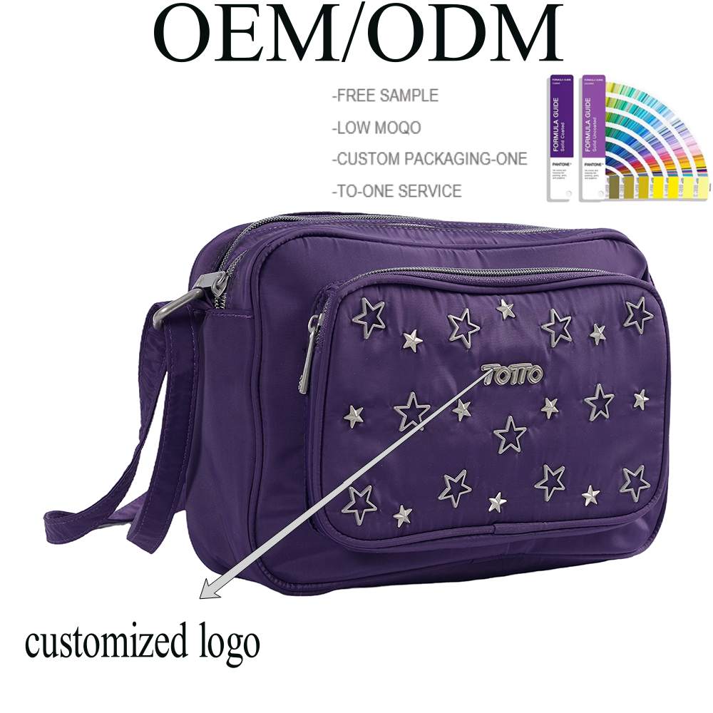 โรงงานออกแบบเองสายรัดปรับระดับ unsex กระเป๋า crossbody รูปทรงสี่เหลี่ยมตกแต่งอุปกรณ์โลหะ